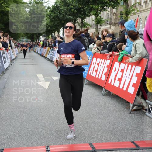 14.06.2026 - REWE Women's Run Strokosch-Dieckow http://msf.ph/oto/9761610 14.06.2026 10:58:40 Ziel 5086, 5980 meine-sportfotos.de