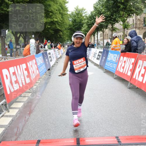 14.06.2026 - REWE Women's Run Strokosch-Dieckow http://msf.ph/oto/9761646 14.06.2026 11:13:39 Ziel 5057, 5252, 5537, 5564, 5645, 5678, 5726, 5955, 6033, 6059 meine-sportfotos.de