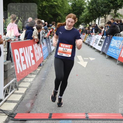 14.06.2026 - REWE Women's Run Strokosch-Dieckow http://msf.ph/oto/9761665 14.06.2026 10:58:34 Ziel 5107, 5303, 5871, 5898, 5980 meine-sportfotos.de