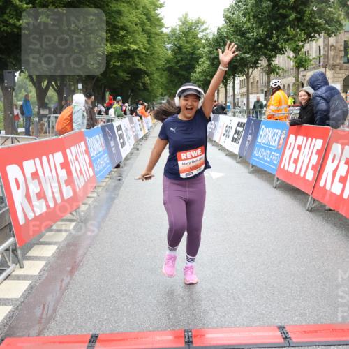 14.06.2026 - REWE Women's Run Strokosch-Dieckow http://msf.ph/oto/9761672 14.06.2026 11:13:39 Ziel 5057, 5252, 5537, 5564, 5645, 5678, 5726, 5955, 6033, 6059 meine-sportfotos.de