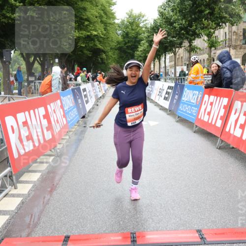 14.06.2026 - REWE Women's Run Strokosch-Dieckow http://msf.ph/oto/9761686 14.06.2026 11:13:39 Ziel 5057, 5252, 5537, 5564, 5645, 5678, 5726, 5955, 6033, 6059 meine-sportfotos.de