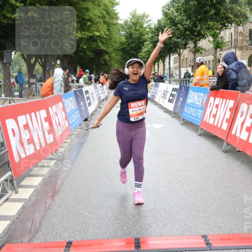 14.06.2026 - REWE Women's Run Strokosch-Dieckow http://msf.ph/oto/9761698 14.06.2026 11:13:39 Ziel 5057, 5252, 5537, 5564, 5645, 5678, 5726, 5955, 6033, 6059 meine-sportfotos.de