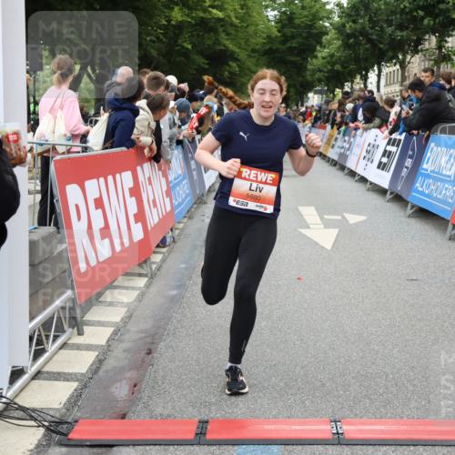 14.06.2026 - REWE Women's Run Strokosch-Dieckow http://msf.ph/oto/9761705 14.06.2026 10:58:34 Ziel 5107, 5303, 5871, 5898, 5980 meine-sportfotos.de