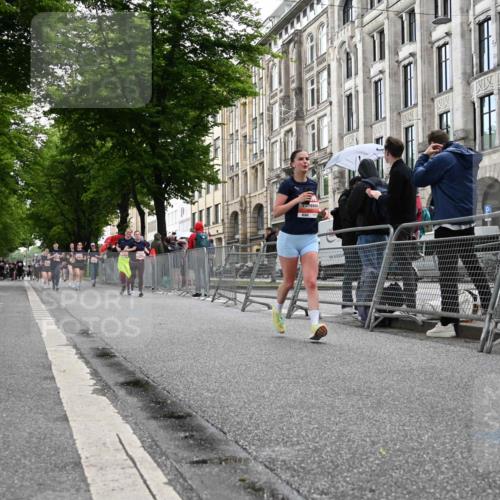 14.06.2026 - REWE Women's Run J. Mangold http://msf.ph/oto/9761721 14.06.2026 11:06:47 Ziel 5103, 5268, 5437, 6012, 6041 meine-sportfotos.de