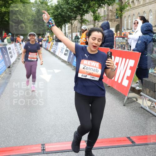 14.06.2026 - REWE Women's Run Strokosch-Dieckow http://msf.ph/oto/9761747 14.06.2026 11:13:37 Ziel 5057, 5252, 5537, 5564, 5645, 5678, 5726, 5936, 5955, 6033, 6059 meine-sportfotos.de