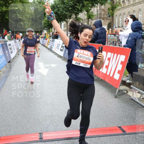 14.06.2026 - REWE Women's Run Strokosch-Dieckow http://msf.ph/oto/9761756 14.06.2026 11:13:37 Ziel 5057, 5252, 5537, 5564, 5645, 5678, 5726, 5936, 5955, 6033, 6059 meine-sportfotos.de