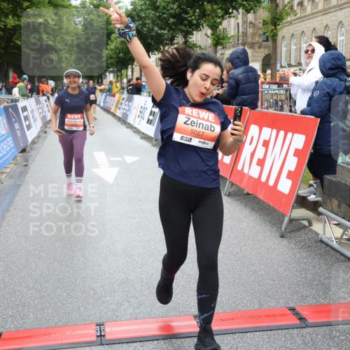 14.06.2026 - REWE Women's Run Strokosch-Dieckow http://msf.ph/oto/9761769 14.06.2026 11:13:37 Ziel 5057, 5252, 5537, 5564, 5645, 5678, 5726, 5936, 5955, 6033, 6059 meine-sportfotos.de