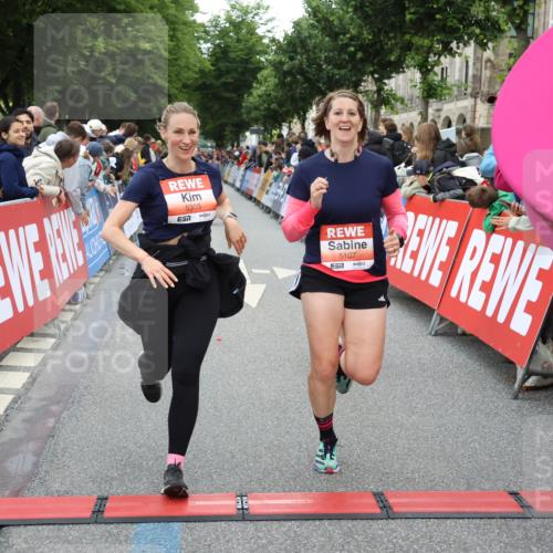 14.06.2026 - REWE Women's Run Strokosch-Dieckow http://msf.ph/oto/9761774 14.06.2026 10:58:30 Ziel 5107, 5111, 5303, 5320, 5871, 5898, 5980 meine-sportfotos.de