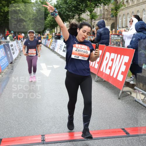 14.06.2026 - REWE Women's Run Strokosch-Dieckow http://msf.ph/oto/9761782 14.06.2026 11:13:37 Ziel 5057, 5252, 5537, 5564, 5645, 5678, 5726, 5936, 5955, 6033, 6059 meine-sportfotos.de
