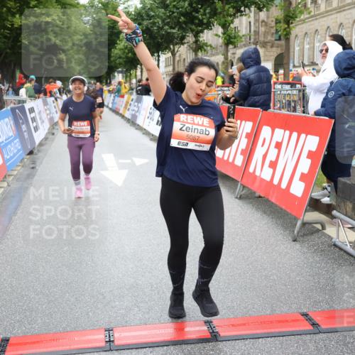 14.06.2026 - REWE Women's Run Strokosch-Dieckow http://msf.ph/oto/9761793 14.06.2026 11:13:37 Ziel 5057, 5252, 5537, 5564, 5645, 5678, 5726, 5936, 5955, 6033, 6059 meine-sportfotos.de