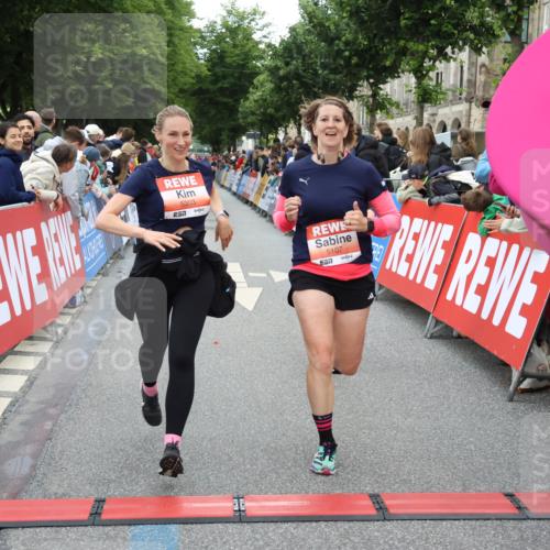 14.06.2026 - REWE Women's Run Strokosch-Dieckow http://msf.ph/oto/9761796 14.06.2026 10:58:30 Ziel 5107, 5111, 5303, 5320, 5871, 5898, 5980 meine-sportfotos.de