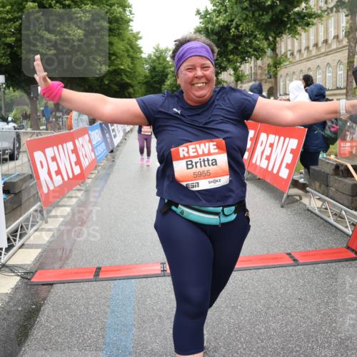 14.06.2026 - REWE Women's Run Strokosch-Dieckow http://msf.ph/oto/9761805 14.06.2026 11:13:36 Ziel 5057, 5252, 5537, 5564, 5645, 5678, 5726, 5936, 5955, 6033, 6059 meine-sportfotos.de