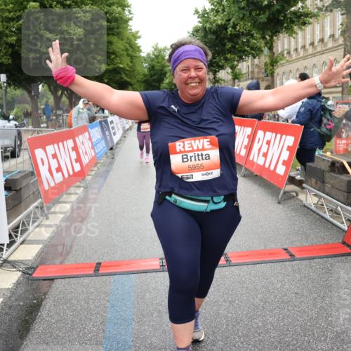 14.06.2026 - REWE Women's Run Strokosch-Dieckow http://msf.ph/oto/9761816 14.06.2026 11:13:36 Ziel 5057, 5252, 5537, 5564, 5645, 5678, 5726, 5936, 5955, 6033, 6059 meine-sportfotos.de