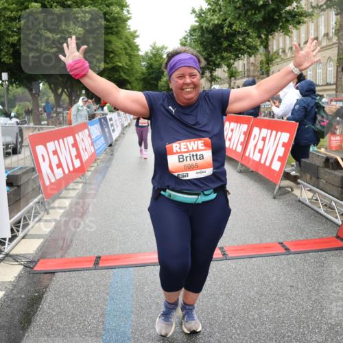 14.06.2026 - REWE Women's Run Strokosch-Dieckow http://msf.ph/oto/9761827 14.06.2026 11:13:36 Ziel 5057, 5252, 5537, 5564, 5645, 5678, 5726, 5936, 5955, 6033, 6059 meine-sportfotos.de