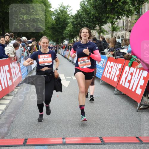14.06.2026 - REWE Women's Run Strokosch-Dieckow http://msf.ph/oto/9761829 14.06.2026 10:58:29 Ziel 5107, 5111, 5303, 5320, 5871, 5898 meine-sportfotos.de