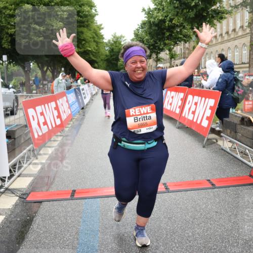 14.06.2026 - REWE Women's Run Strokosch-Dieckow http://msf.ph/oto/9761836 14.06.2026 11:13:36 Ziel 5057, 5252, 5537, 5564, 5645, 5678, 5726, 5936, 5955, 6033, 6059 meine-sportfotos.de