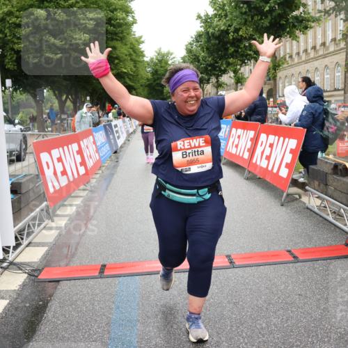 14.06.2026 - REWE Women's Run Strokosch-Dieckow http://msf.ph/oto/9761848 14.06.2026 11:13:36 Ziel 5057, 5252, 5537, 5564, 5645, 5678, 5726, 5936, 5955, 6033, 6059 meine-sportfotos.de