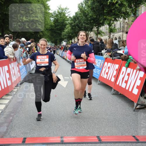 14.06.2026 - REWE Women's Run Strokosch-Dieckow http://msf.ph/oto/9761850 14.06.2026 10:58:29 Ziel 5107, 5111, 5303, 5320, 5871, 5898 meine-sportfotos.de