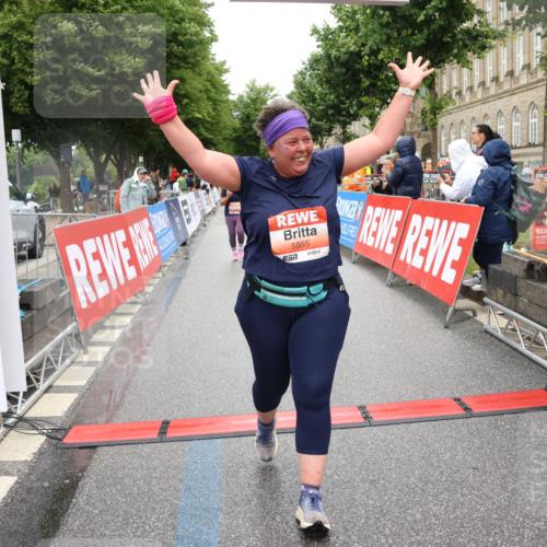 14.06.2026 - REWE Women's Run Strokosch-Dieckow http://msf.ph/oto/9761862 14.06.2026 11:13:36 Ziel 5057, 5252, 5537, 5564, 5645, 5678, 5726, 5936, 5955, 6033, 6059 meine-sportfotos.de