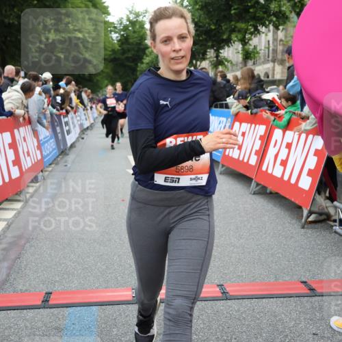 14.06.2026 - REWE Women's Run Strokosch-Dieckow http://msf.ph/oto/9761878 14.06.2026 10:58:26 Ziel 5107, 5111, 5113, 5303, 5320, 5679, 5898 meine-sportfotos.de