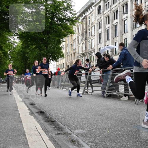 14.06.2026 - REWE Women's Run J. Mangold http://msf.ph/oto/9761879 14.06.2026 11:07:08 Ziel 5116, 5118, 5119, 5281, 5319, 5412, 5476, 5502, 5728, 5803, 5808, 5895 meine-sportfotos.de