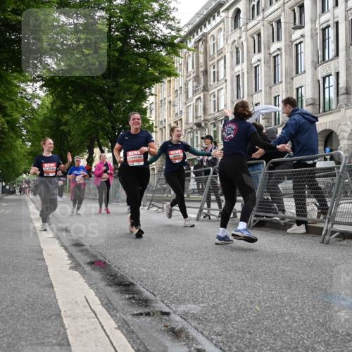 14.06.2026 - REWE Women's Run J. Mangold http://msf.ph/oto/9761891 14.06.2026 11:07:09 Ziel 5116, 5118, 5119, 5122, 5281, 5319, 5412, 5476, 5502, 5728, 5803, 5808, 5895 meine-sportfotos.de