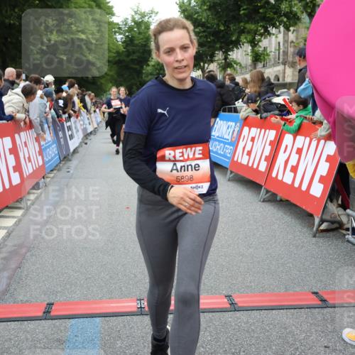 14.06.2026 - REWE Women's Run Strokosch-Dieckow http://msf.ph/oto/9761892 14.06.2026 10:58:26 Ziel 5107, 5111, 5113, 5303, 5320, 5679, 5898 meine-sportfotos.de