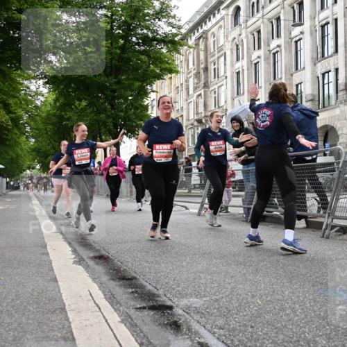 14.06.2026 - REWE Women's Run J. Mangold http://msf.ph/oto/9761896 14.06.2026 11:07:10 Ziel 5116, 5118, 5119, 5122, 5281, 5319, 5412, 5476, 5502, 5728, 5803, 5808 meine-sportfotos.de