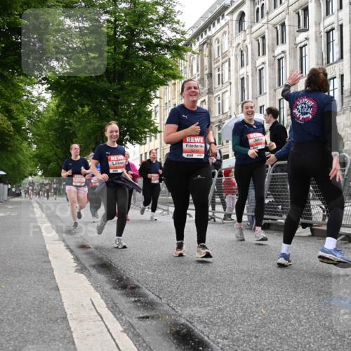 14.06.2026 - REWE Women's Run J. Mangold http://msf.ph/oto/9761902 14.06.2026 11:07:10 Ziel 5116, 5118, 5119, 5122, 5281, 5319, 5412, 5476, 5502, 5728, 5803, 5808 meine-sportfotos.de