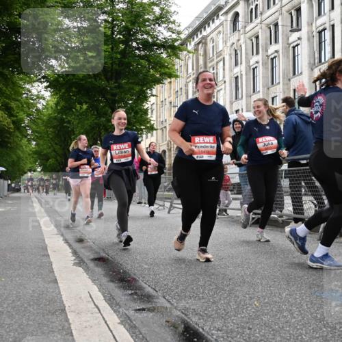 14.06.2026 - REWE Women's Run J. Mangold http://msf.ph/oto/9761904 14.06.2026 11:07:11 Ziel 5116, 5118, 5119, 5122, 5281, 5412, 5476, 5502, 5728, 5803, 5808 meine-sportfotos.de