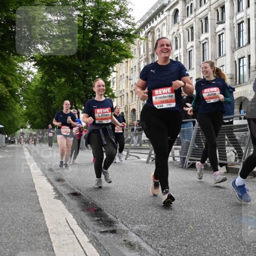 14.06.2026 - REWE Women's Run J. Mangold http://msf.ph/oto/9761906 14.06.2026 11:07:11 Ziel 5116, 5118, 5119, 5122, 5281, 5412, 5476, 5502, 5728, 5803, 5808 meine-sportfotos.de