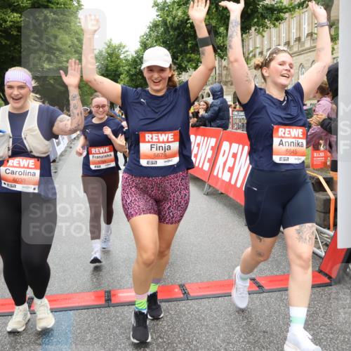 14.06.2026 - REWE Women's Run Strokosch-Dieckow http://msf.ph/oto/9761923 14.06.2026 11:13:33 Ziel 5057, 5383, 5537, 5564, 5645, 5678, 5726, 5936, 5955, 6033, 6059 meine-sportfotos.de