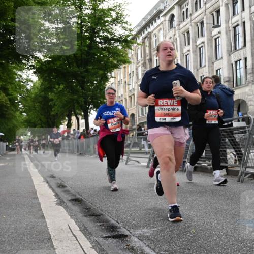 14.06.2026 - REWE Women's Run J. Mangold http://msf.ph/oto/9761931 14.06.2026 11:07:13 Ziel 5116, 5118, 5119, 5122, 5168, 5281, 5412, 5502, 5803 meine-sportfotos.de