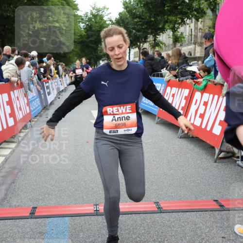 14.06.2026 - REWE Women's Run Strokosch-Dieckow http://msf.ph/oto/9761935 14.06.2026 10:58:26 Ziel 5107, 5111, 5113, 5303, 5320, 5679, 5898 meine-sportfotos.de
