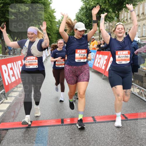 14.06.2026 - REWE Women's Run Strokosch-Dieckow http://msf.ph/oto/9761971 14.06.2026 11:13:33 Ziel 5057, 5383, 5537, 5564, 5645, 5678, 5726, 5936, 5955, 6033, 6059 meine-sportfotos.de