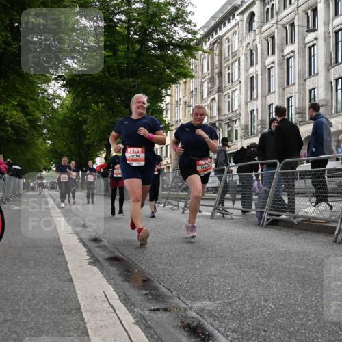 14.06.2026 - REWE Women's Run J. Mangold http://msf.ph/oto/9761979 14.06.2026 11:07:24 Ziel 5114, 5384, 5385, 5908, 5909 meine-sportfotos.de