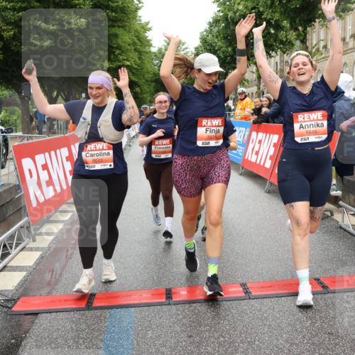 14.06.2026 - REWE Women's Run Strokosch-Dieckow http://msf.ph/oto/9761980 14.06.2026 11:13:33 Ziel 5057, 5383, 5537, 5564, 5645, 5678, 5726, 5936, 5955, 6033, 6059 meine-sportfotos.de