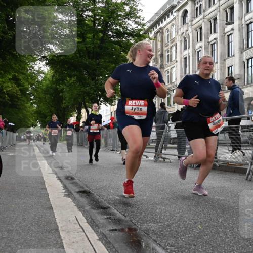 14.06.2026 - REWE Women's Run J. Mangold http://msf.ph/oto/9761986 14.06.2026 11:07:24 Ziel 5114, 5384, 5385, 5908, 5909 meine-sportfotos.de
