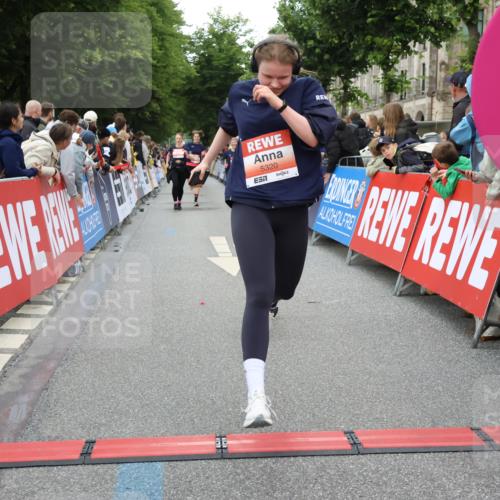 14.06.2026 - REWE Women's Run Strokosch-Dieckow http://msf.ph/oto/9761990 14.06.2026 10:58:25 Ziel 5111, 5113, 5303, 5320, 5679, 5898 meine-sportfotos.de