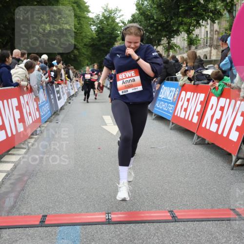 14.06.2026 - REWE Women's Run Strokosch-Dieckow http://msf.ph/oto/9762004 14.06.2026 10:58:25 Ziel 5111, 5113, 5303, 5320, 5679, 5898 meine-sportfotos.de