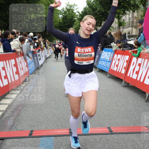 14.06.2026 - REWE Women's Run Strokosch-Dieckow http://msf.ph/oto/9762019 14.06.2026 10:58:24 Ziel 5111, 5113, 5320, 5679, 5898 meine-sportfotos.de
