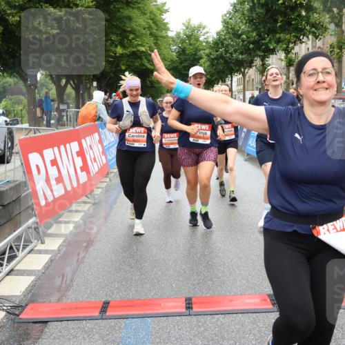 14.06.2026 - REWE Women's Run Strokosch-Dieckow http://msf.ph/oto/9762026 14.06.2026 11:13:32 Ziel 5365, 5383, 5537, 5564, 5645, 5678, 5726, 5936, 5955, 6033, 6059 meine-sportfotos.de