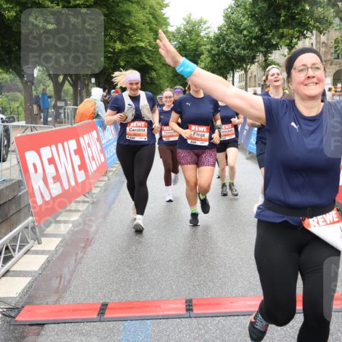 14.06.2026 - REWE Women's Run Strokosch-Dieckow http://msf.ph/oto/9762035 14.06.2026 11:13:32 Ziel 5365, 5383, 5537, 5564, 5645, 5678, 5726, 5936, 5955, 6033, 6059 meine-sportfotos.de