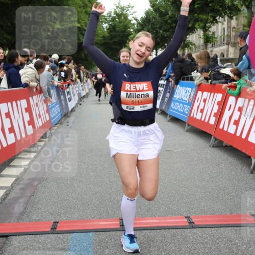 14.06.2026 - REWE Women's Run Strokosch-Dieckow http://msf.ph/oto/9762037 14.06.2026 10:58:24 Ziel 5111, 5113, 5320, 5679, 5898 meine-sportfotos.de