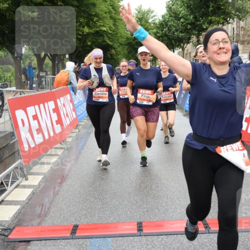 14.06.2026 - REWE Women's Run Strokosch-Dieckow http://msf.ph/oto/9762045 14.06.2026 11:13:32 Ziel 5365, 5383, 5537, 5564, 5645, 5678, 5726, 5936, 5955, 6033, 6059 meine-sportfotos.de