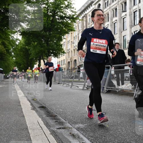 14.06.2026 - REWE Women's Run J. Mangold http://msf.ph/oto/9762066 14.06.2026 11:07:31 Ziel 5114, 5327, 5423, 5752, 5908, 5909 meine-sportfotos.de