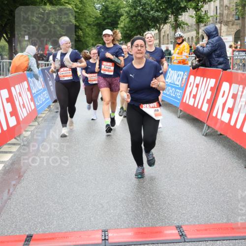 14.06.2026 - REWE Women's Run Strokosch-Dieckow http://msf.ph/oto/9762078 14.06.2026 11:13:31 Ziel 5365, 5383, 5537, 5564, 5645, 5678, 5726, 5936, 5955, 6033, 6059 meine-sportfotos.de