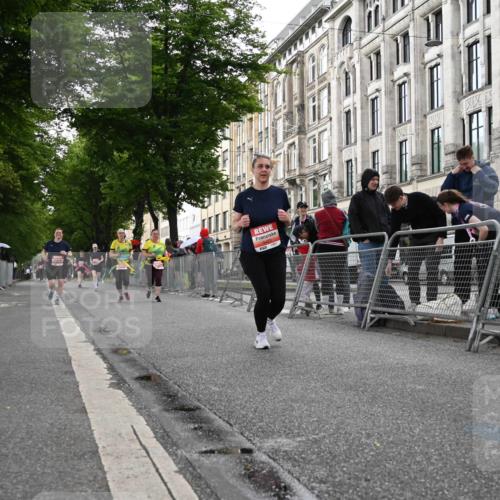 14.06.2026 - REWE Women's Run J. Mangold http://msf.ph/oto/9762082 14.06.2026 11:07:33 Ziel 5065, 5114, 5313, 5327, 5423, 5664, 5752 meine-sportfotos.de