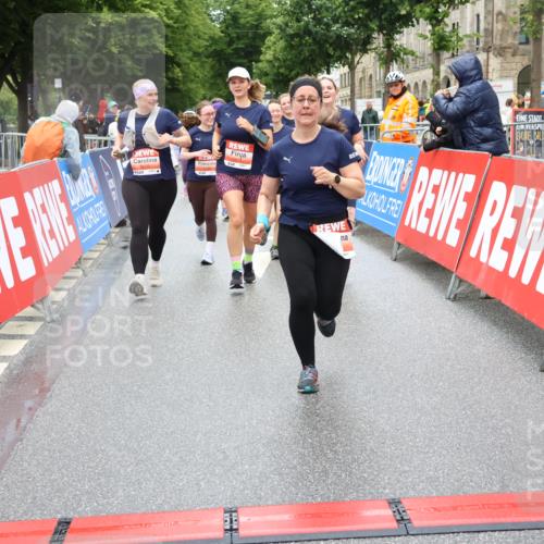 14.06.2026 - REWE Women's Run Strokosch-Dieckow http://msf.ph/oto/9762089 14.06.2026 11:13:31 Ziel 5365, 5383, 5537, 5564, 5645, 5678, 5726, 5936, 5955, 6033, 6059 meine-sportfotos.de