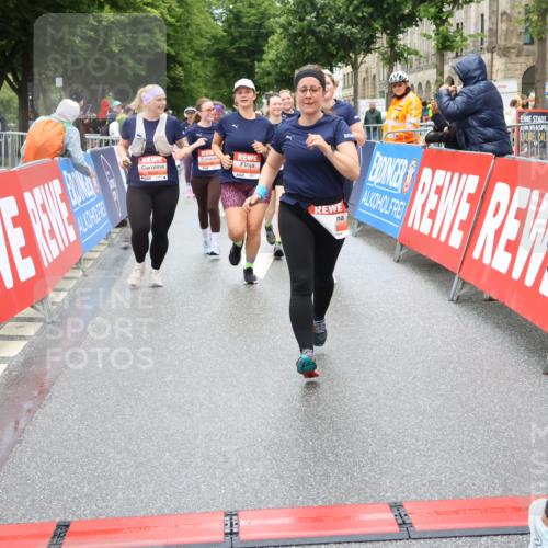 14.06.2026 - REWE Women's Run Strokosch-Dieckow http://msf.ph/oto/9762110 14.06.2026 11:13:31 Ziel 5365, 5383, 5537, 5564, 5645, 5678, 5726, 5936, 5955, 6033, 6059 meine-sportfotos.de